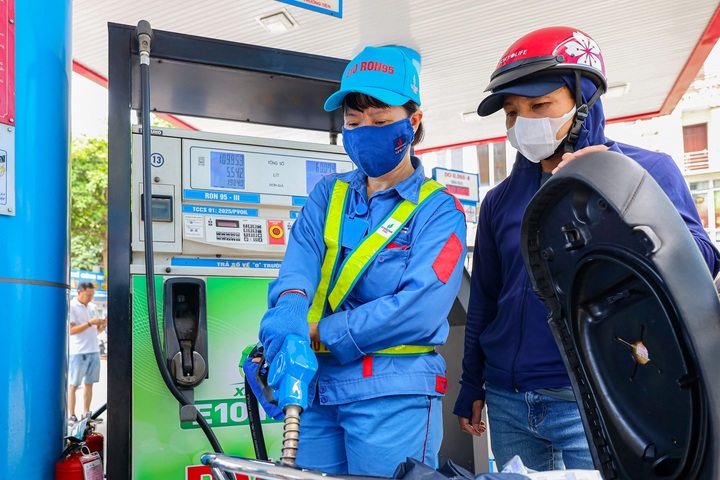 Xăng sinh học E10 thế n&agrave;o sau gần 1 tuần b&aacute;n to&agrave;n quốc? - Ảnh 1.