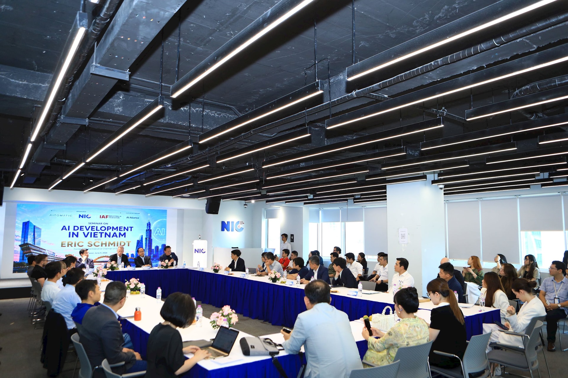 Gặp Tổng B&iacute; thư, Chủ tịch nước, cựu CEO Google muốn hỗ trợ Việt Nam khai th&aacute;c &ldquo;mỏ v&agrave;ng&rdquo; trị gi&aacute; 5.000 tỷ USD - Ảnh 4.