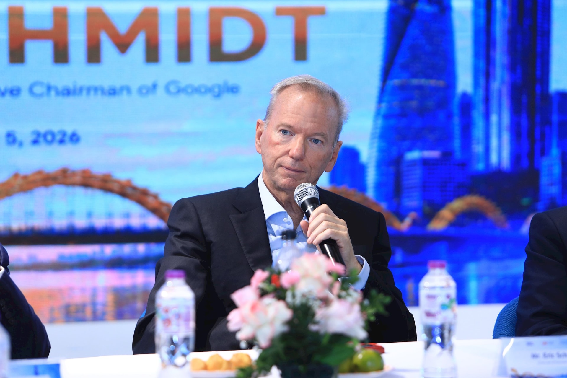 Gặp Tổng B&iacute; thư, Chủ tịch nước, cựu CEO Google muốn hỗ trợ Việt Nam khai th&aacute;c &ldquo;mỏ v&agrave;ng&rdquo; trị gi&aacute; 5.000 tỷ USD - Ảnh 3.