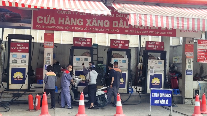 Xe cũ khuyến cáo dùng xăng e 5: Tìm hiểu nơi bán xăng E5 RON 92 hiện nay - Ảnh 1. Xe cũ khuyến cáo dùng xăng e 5: Tìm hiểu nơi bán xăng E5 RON 92 hiện nay - Ảnh 1.