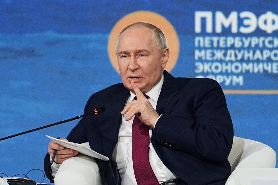 Sau loạt đòn tập kích xuyên sâu, ông Putin thừa nhận Ukraine ngang sức, báo động thách thức với Nga - Ảnh 1. Sau loạt đòn tập kích xuyên sâu, ông Putin thừa nhận Ukraine ngang sức, báo động thách thức với Nga - Ảnh 1.