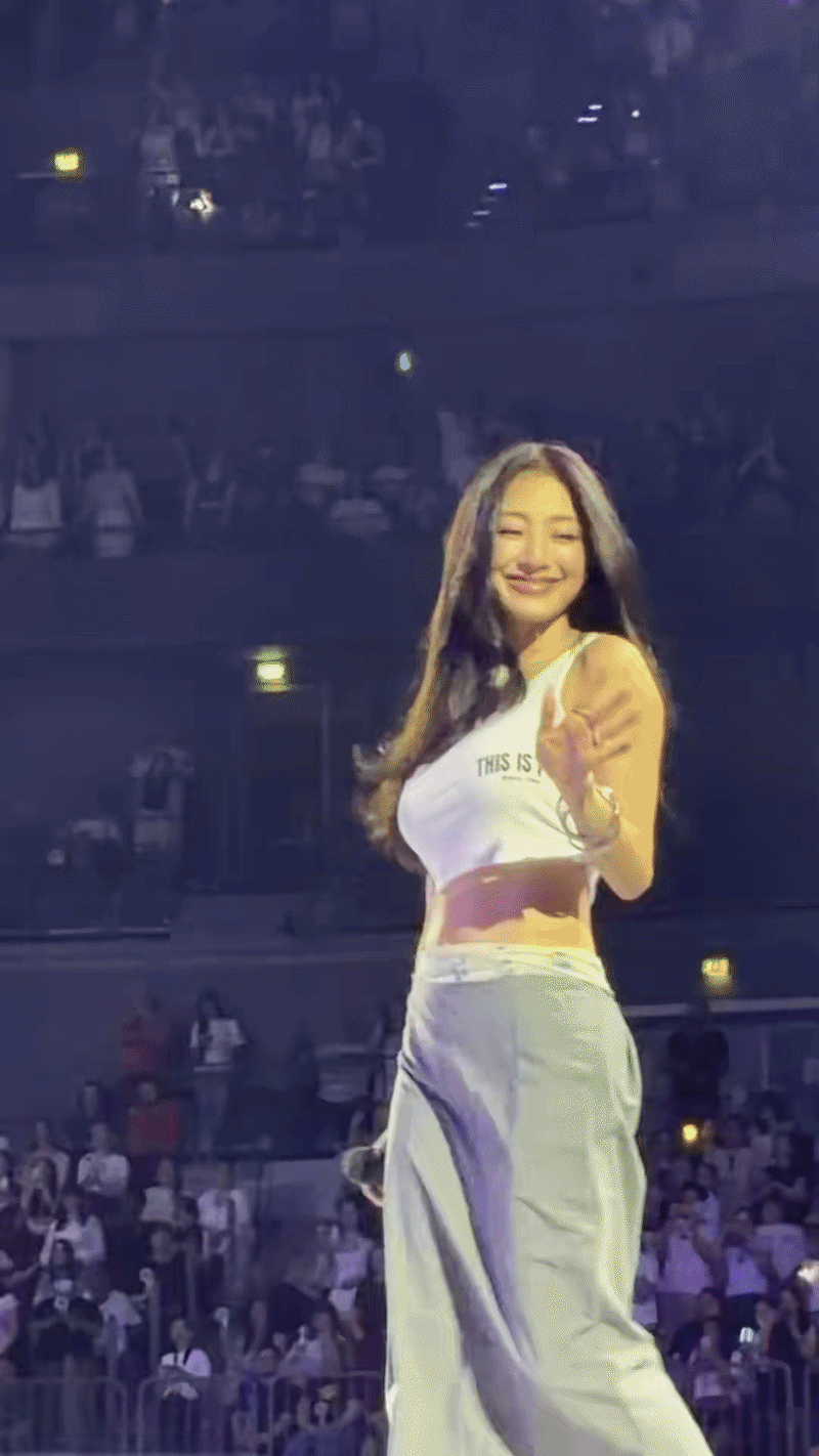 Mỹ nh&acirc;n da n&acirc;u hot nhất ch&acirc;u &Aacute;: Nhan sắc cam thường h&uacute;t 6 triệu view, vẻ đẹp n&oacute;ng bỏng ai cũng thiện cảm- Ảnh 1.