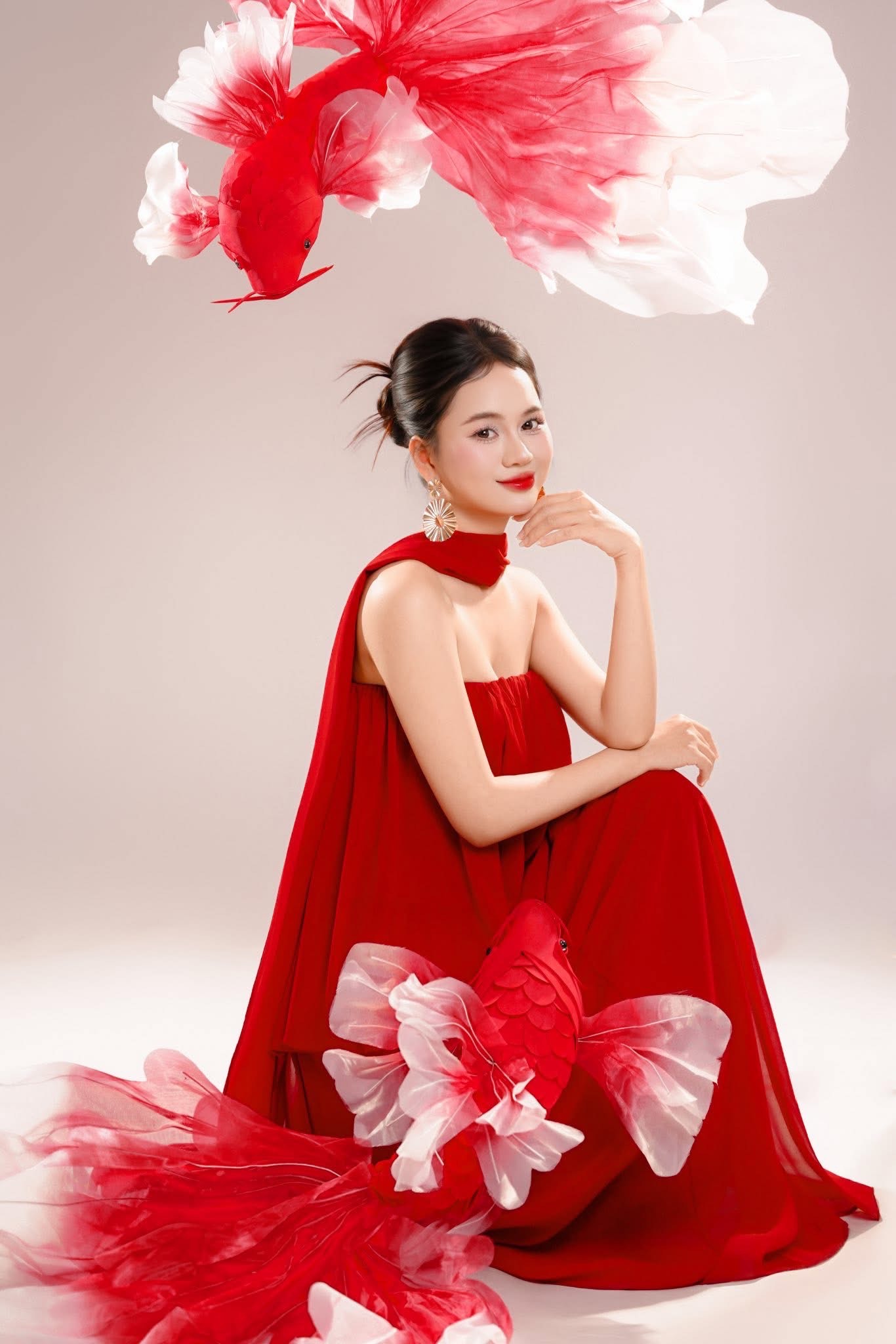 &Aacute; hậu Ho&agrave;ng Th&uacute;y An, qu&ecirc; Hải Ph&ograve;ng ấp ủ giấc mơ lớn sau đăng quang - Ảnh 4.