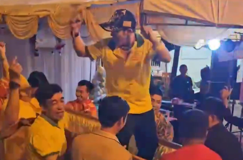 Xác minh clip nhóm người khiêng quan tài có người sống, nhảy múa giữa phố - Ảnh 2.
