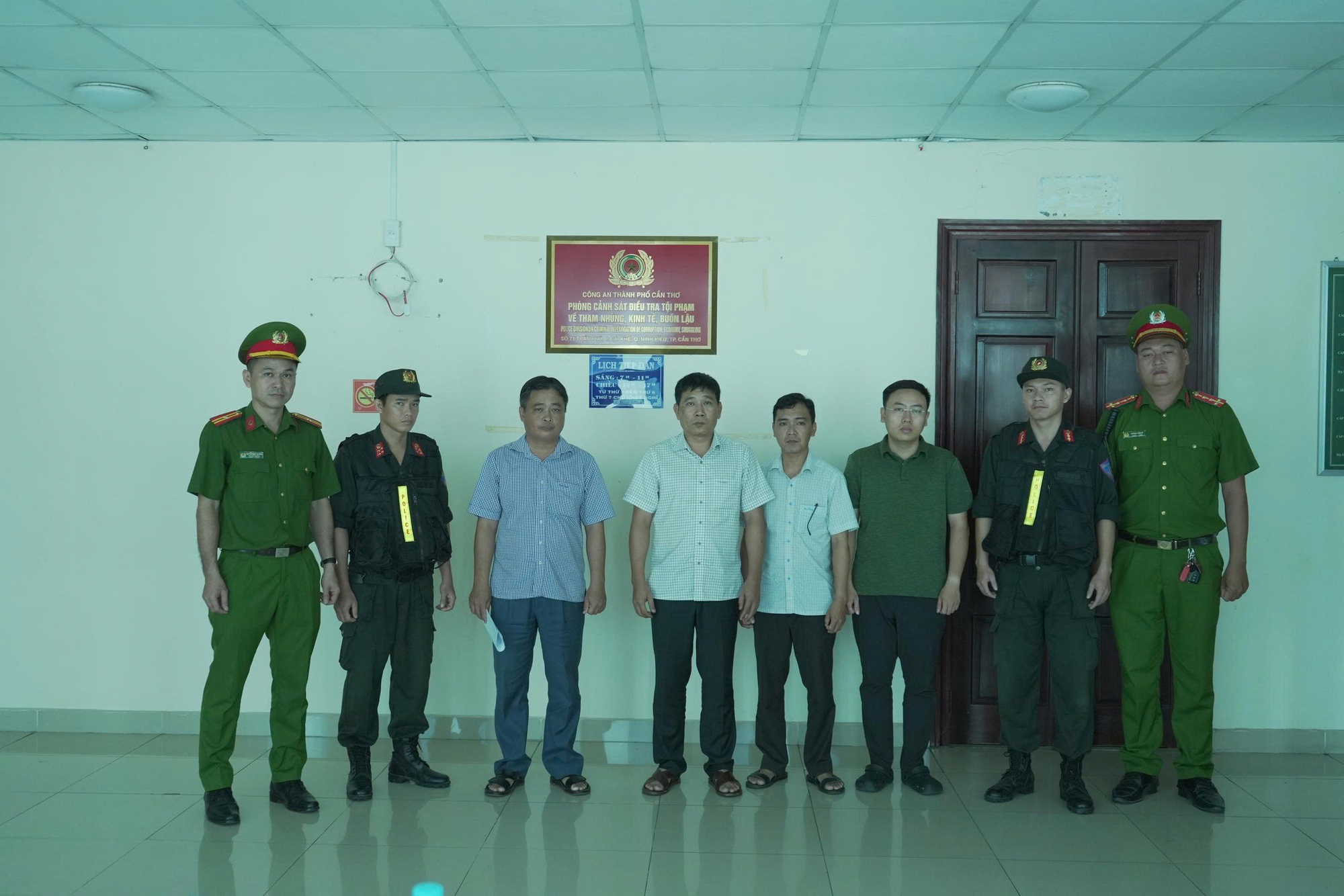 Bắt tạm giam cựu Trưởng Ban Tổ chức Tỉnh ủy Sóc Trăng cũ - Ảnh 2. Bắt tạm giam cựu Trưởng Ban Tổ chức Tỉnh ủy Sóc Trăng cũ - Ảnh 2.