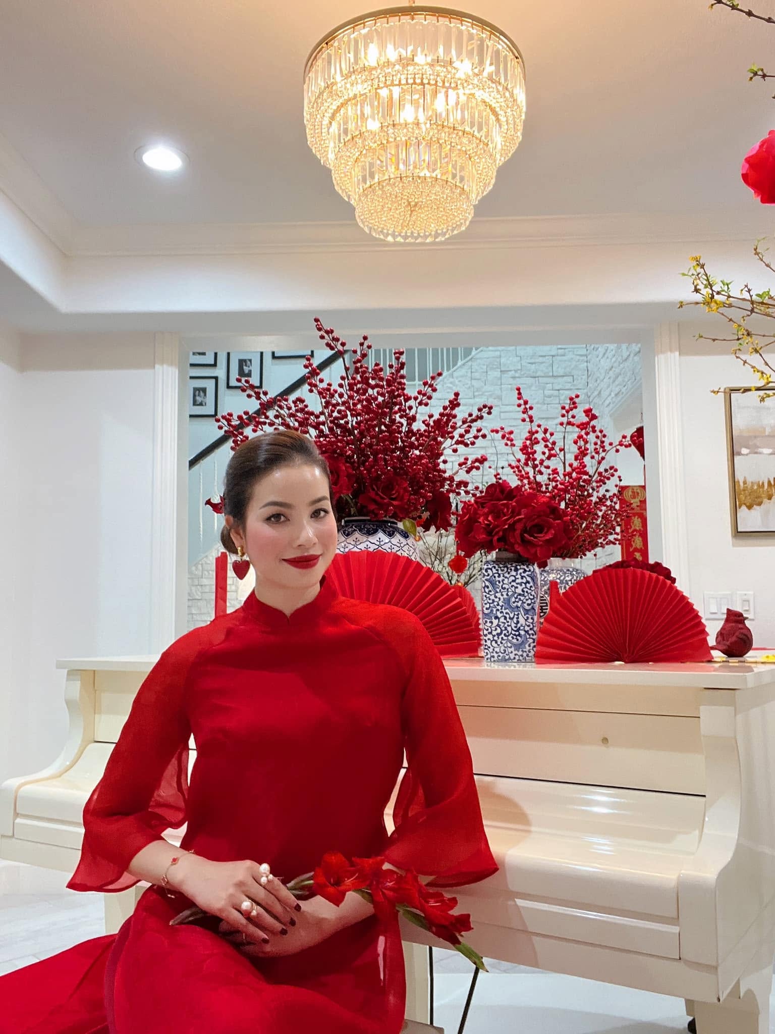 Hoa hậu Phạm Hương tổ chức sinh nhật ho&agrave;nh tr&aacute;ng cho qu&yacute; tử tại biệt thự trắng ở Mỹ, chồng đại gia vắng mặt - Ảnh 4.