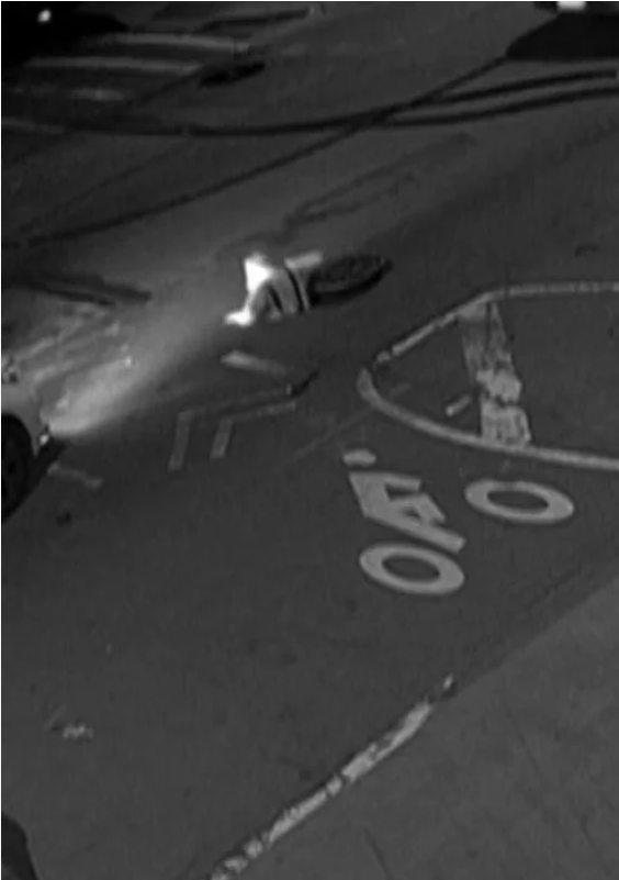 Camera ghi cảnh lạ lúc 2 giờ sáng: Nhóm người âm thầm xuất hiện, hành động sau đó khiến cả khu phố bất an - Ảnh 1.