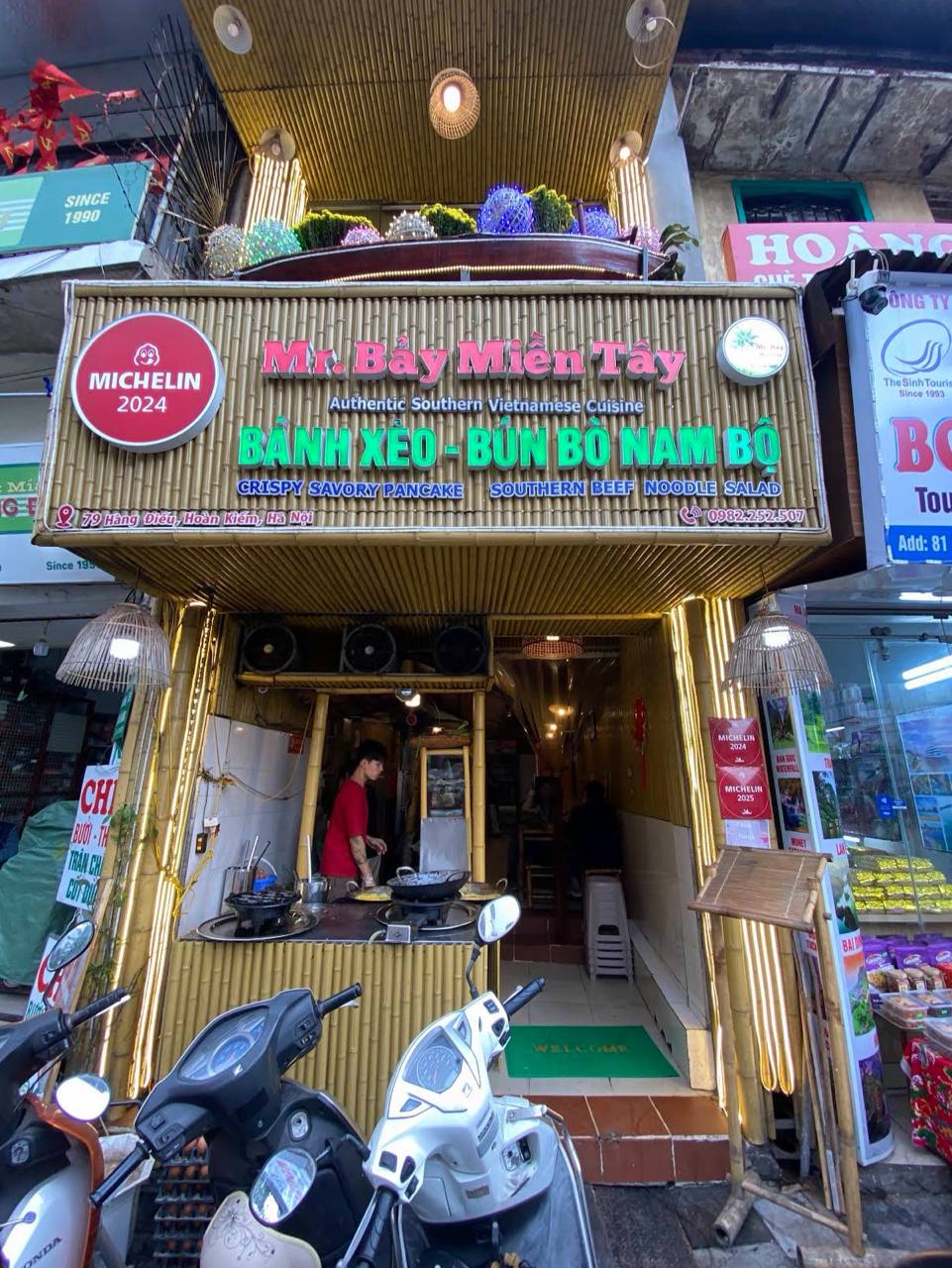Huyền thoại phở phố cổ "bay màu" khỏi Michelin, quán bánh xèo vẫn trụ hạng khó tin - Ảnh 5. Huyền thoại phở phố cổ "bay màu" khỏi Michelin, quán bánh xèo vẫn trụ hạng khó tin - Ảnh 5.