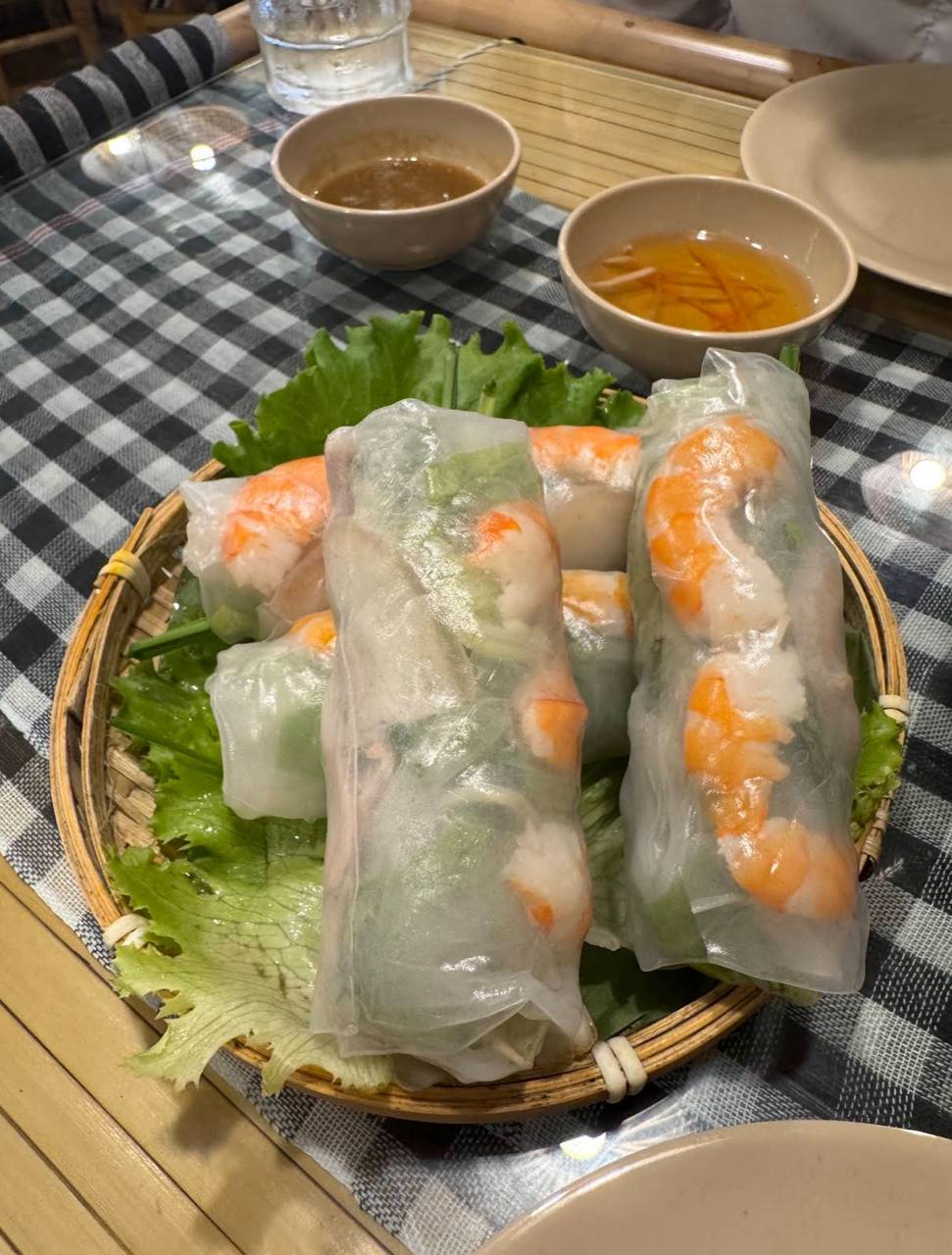 Huyền thoại phở phố cổ "bay màu" khỏi Michelin, quán bánh xèo vẫn trụ hạng khó tin - Ảnh 7. Huyền thoại phở phố cổ "bay màu" khỏi Michelin, quán bánh xèo vẫn trụ hạng khó tin - Ảnh 7.