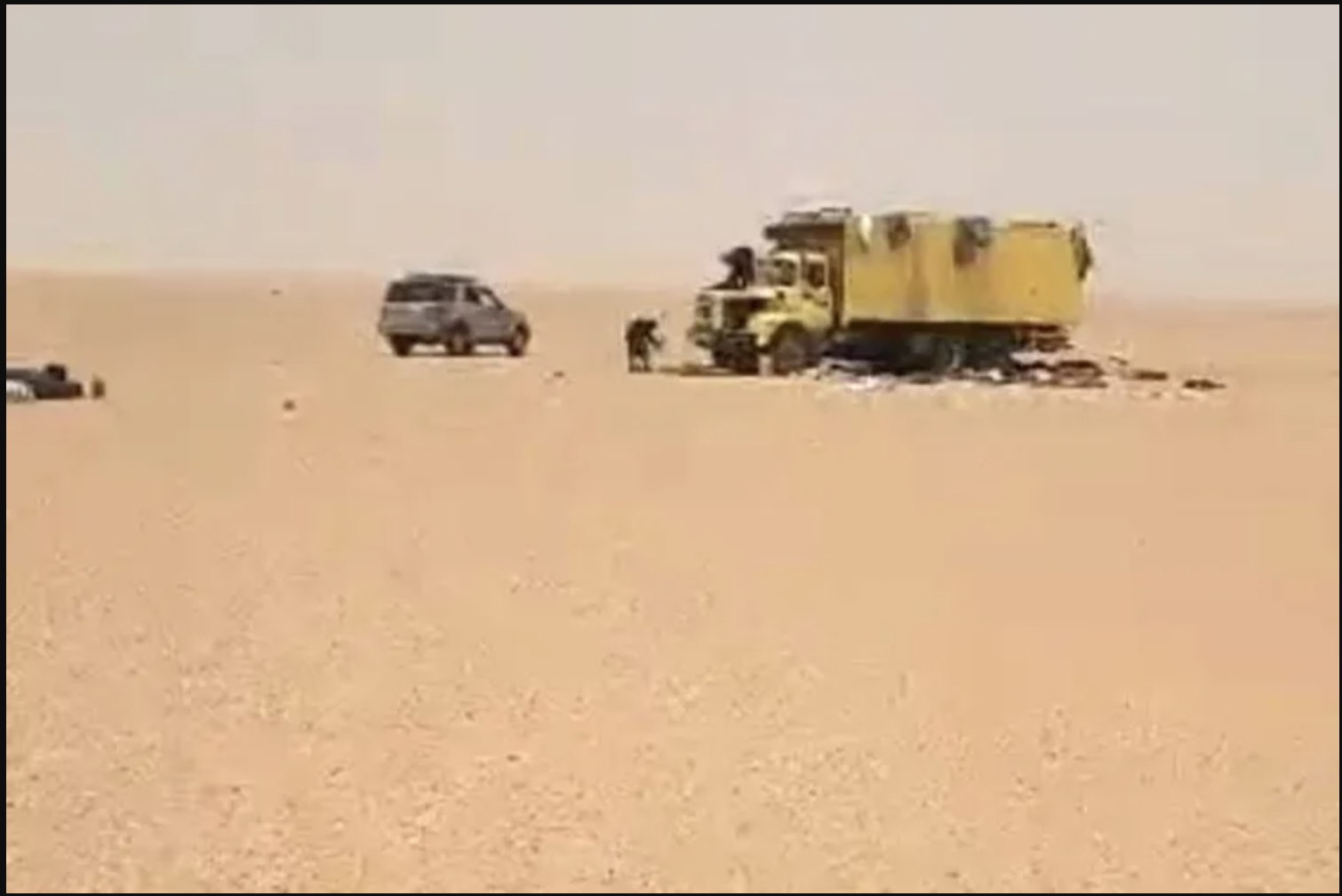 Vụ hỏng xe giữa sa mạc Sahara: 49 người tử vong v&igrave; kh&aacute;t nước - Ảnh 3.