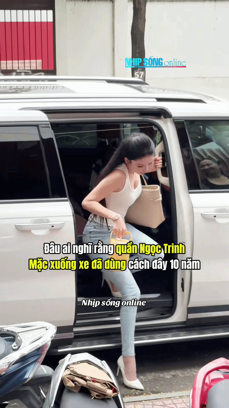 Ngọc Trinh g&acirc;y sốt khi mặc lại quần jeans 10 tuổi- Ảnh 2.
