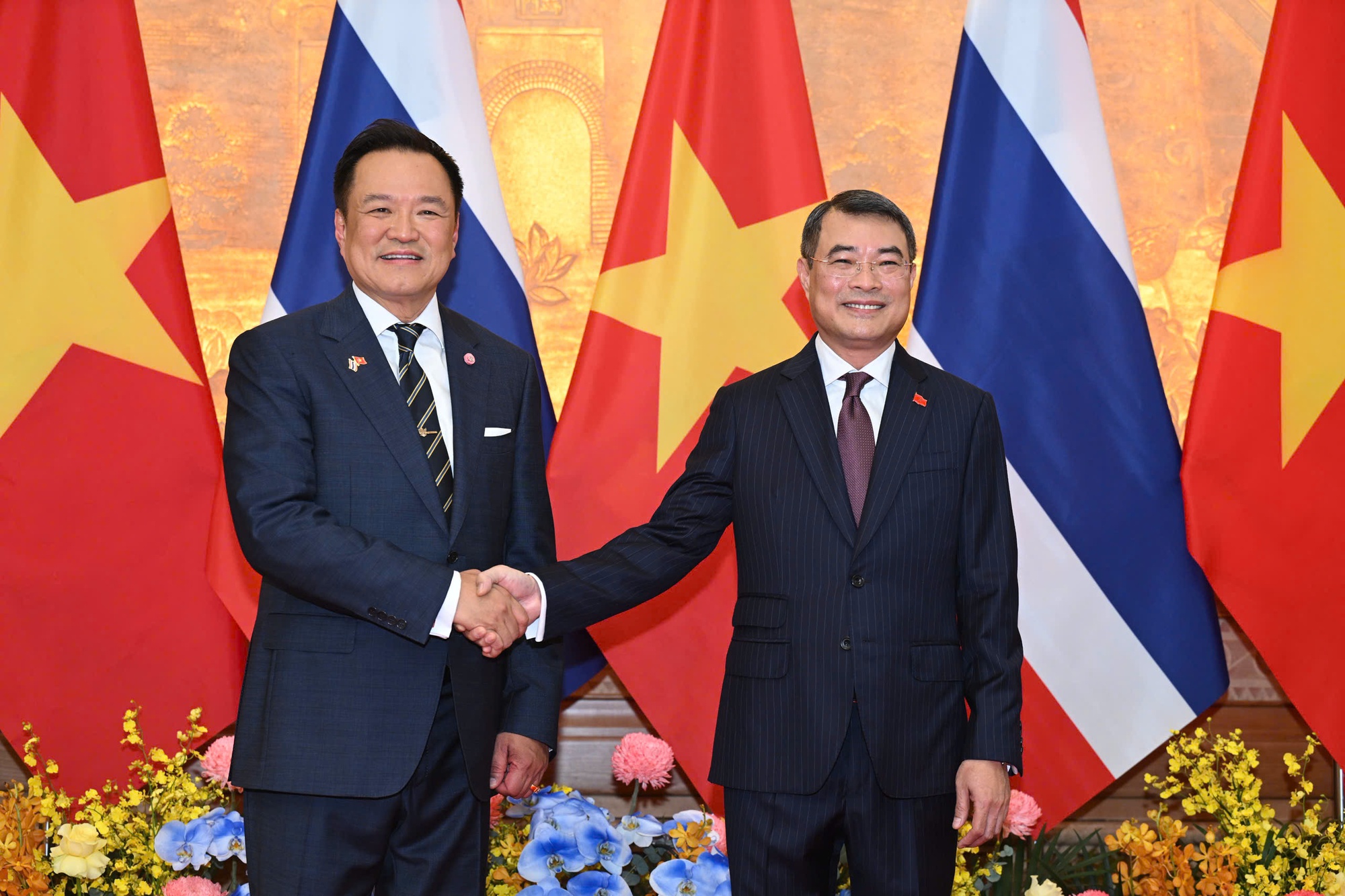 Thủ tướng L&ecirc; Minh Hưng đ&oacute;n tiếp Thủ tướng Th&aacute;i Lan Anutin Charnvirakul tại Việt Nam - Ảnh 2.