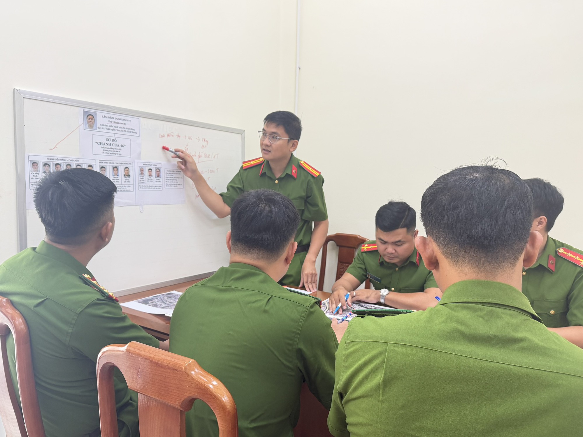 Công an TPHCM bắt khẩn cấp bà trùm điều hành "luật ngầm" tại Chành cua 46 - Ảnh 7.