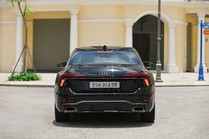 Cận cảnh Audi A6 S Line 2026: Đột ph&aacute; c&ocirc;ng nghệ hiển thị v&agrave; kh&ocirc;ng gian số h&oacute;a - Ảnh 5.