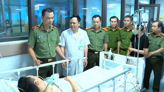 Trung tá công an bị đâm trọng thương khi làm nhiệm vụ - Ảnh 2.