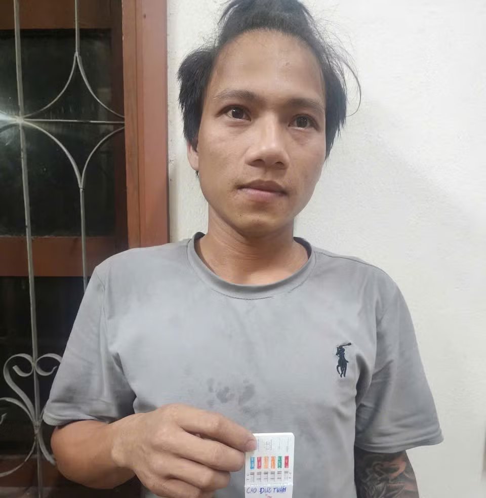 Tài xế xe đầu kéo bị bắt vì bạo hành vợ do ghen tuông tại Quảng Trị - Ảnh 1. Tài xế xe đầu kéo bị bắt vì bạo hành vợ do ghen tuông tại Quảng Trị - Ảnh 1.