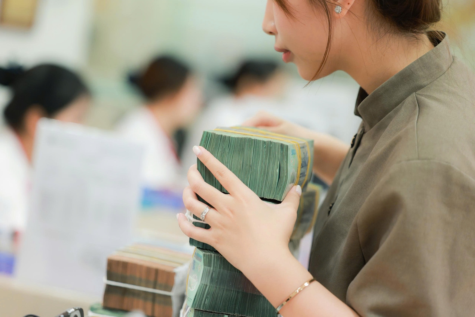 Tin vui lớn cho người vay ng&acirc;n h&agrave;ng, c&ocirc;ng ty t&agrave;i ch&iacute;nh - Ảnh 1.
