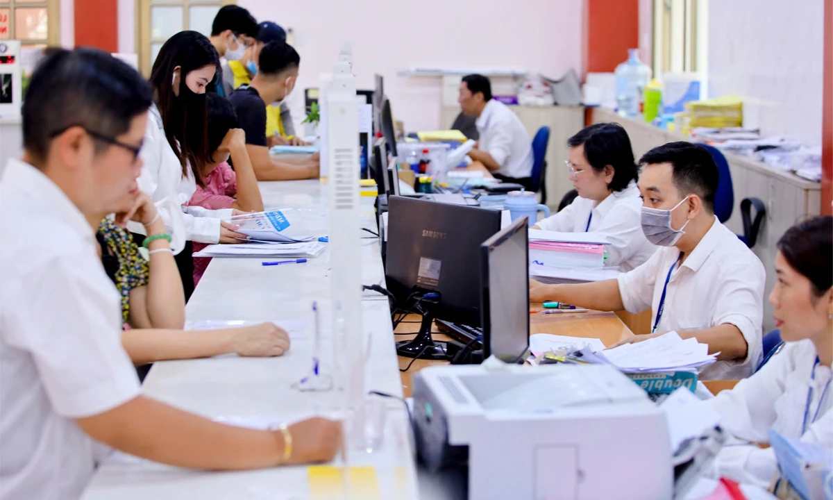 Lương cơ sở 2026 tăng l&ecirc;n 2 , 53 triệu đồng từ h&ocirc;m nay , t&aacute;c động đến người lao động - Ảnh 1.