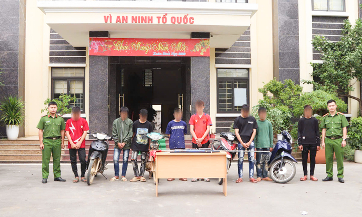 Sơn La triệu tập 8 thanh thiếu ni&ecirc;n g&acirc;y rối trật tự với s&uacute;ng , dao trong đ&ecirc;m - Ảnh 1.