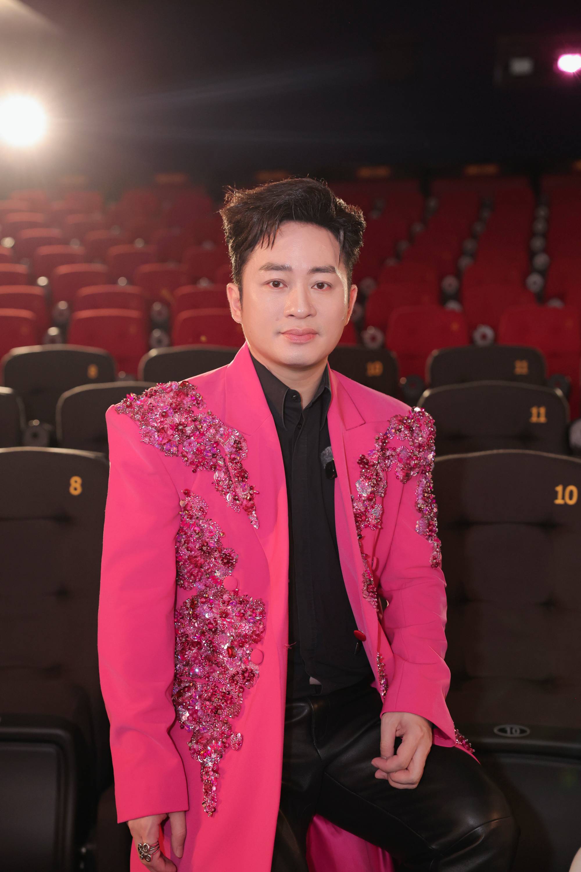 NSND Thanh Lam khen Tùng Dương "cháy nổ" vừa vặn - Ảnh 3. NSND Thanh Lam khen Tùng Dương "cháy nổ" vừa vặn - Ảnh 3.