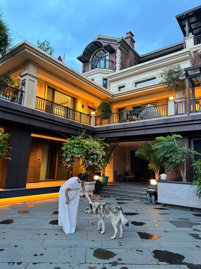 "C&ocirc;ng vi&ecirc;n" trong nh&agrave;, rạp chiếu phim 770 triệu: Cảm gi&aacute;c sống trong biệt thự 1000m2 l&agrave; thế n&agrave;y ư? - Ảnh 2.