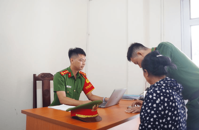 Phụ nữ thanh h&oacute;a kịp thời tr&igrave;nh b&aacute;o C&ocirc;ng an về lừa đảo qua Zalo năm 2026 - Ảnh 1.