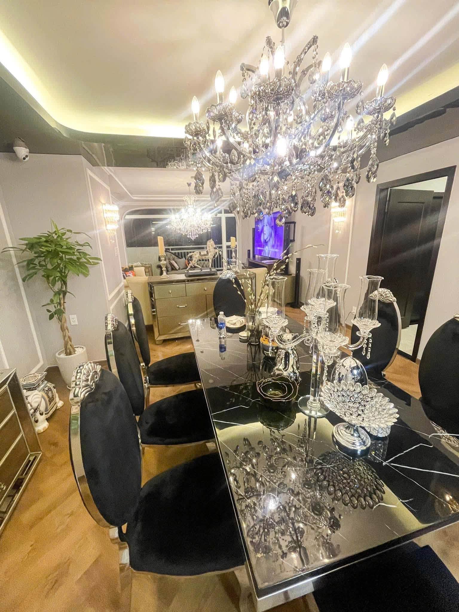 Nam nghệ sĩ l&agrave; Viện ph&oacute; rao cho thu&ecirc; penthouse 650m&sup2; c&oacute; 8 ph&ograve;ng ngủ, 10 toilet, hồ bơi ri&ecirc;ng - Ảnh 2.