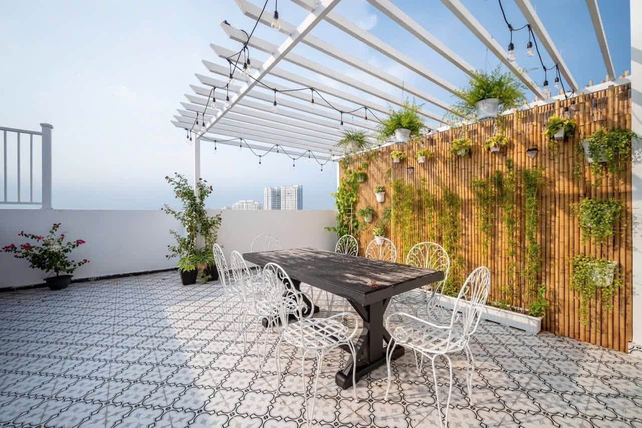 Nam nghệ sĩ l&agrave; Viện ph&oacute; rao cho thu&ecirc; penthouse 650m&sup2; c&oacute; 8 ph&ograve;ng ngủ, 10 toilet, hồ bơi ri&ecirc;ng - Ảnh 4.