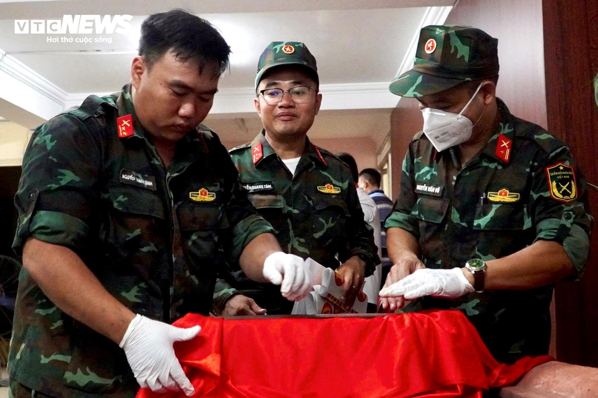 Cặp nhẫn v&agrave;ng v&agrave; kỷ vật liệt sĩ tại C&ocirc;ng vi&ecirc;n L&ecirc; Thị Ri&ecirc;ng - Ảnh 13.