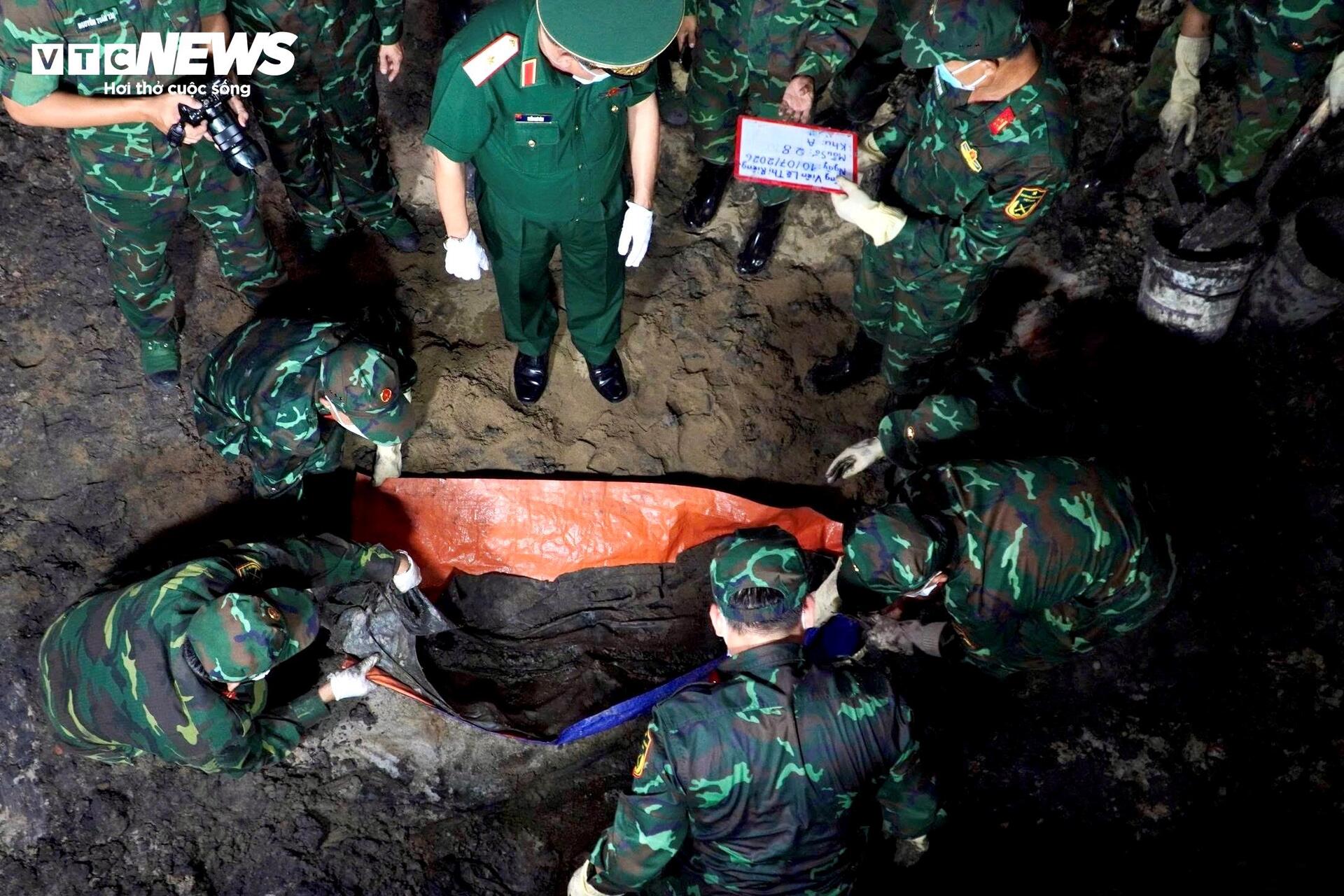 Cặp nhẫn v&agrave;ng v&agrave; kỷ vật liệt sĩ tại C&ocirc;ng vi&ecirc;n L&ecirc; Thị Ri&ecirc;ng - Ảnh 2.