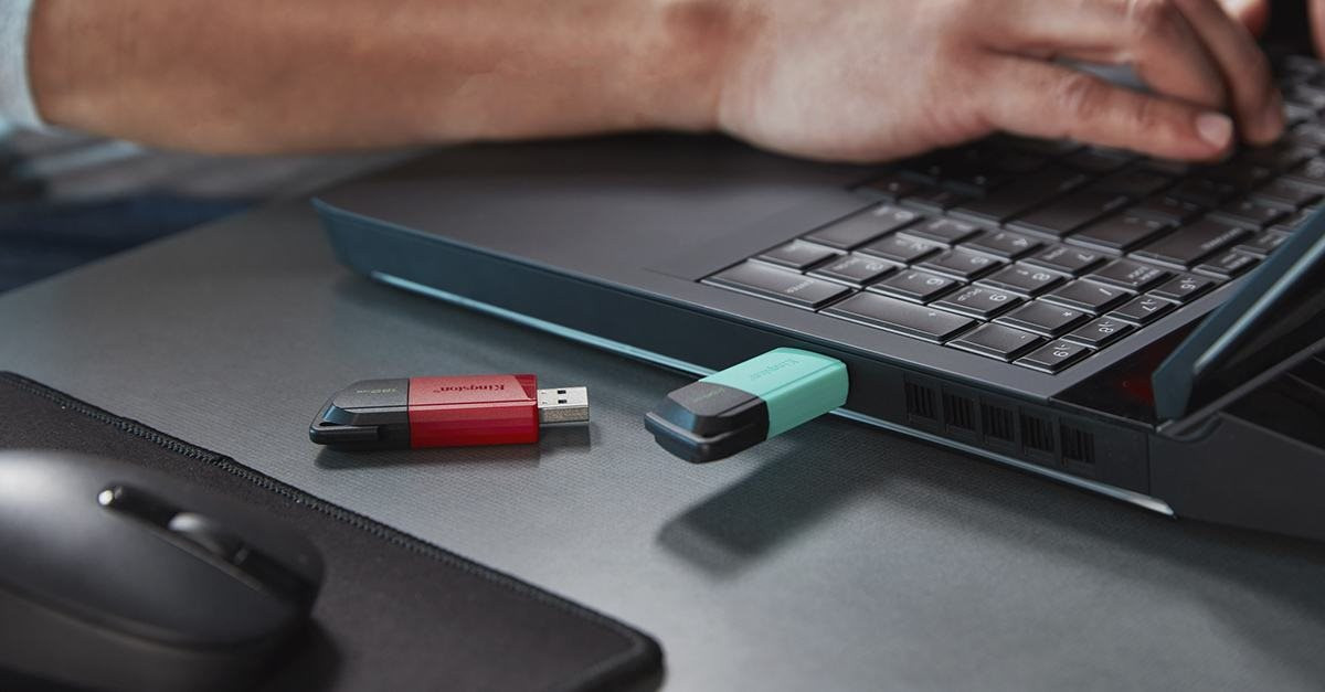 Nhu cầu USB tăng mạnh tại Nga Bất chấp c&ocirc;ng nghệ lưu trữ đ&aacute;m m&acirc;y ph&aacute;t triển - Ảnh 1.