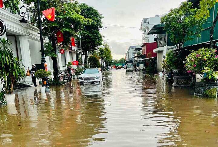 Sở X&acirc;y dựng H&agrave; Nội l&yacute; giải nguy&ecirc;n nh&acirc;n ngập cục bộ H&agrave; Nội sau mưa lớn - Ảnh 2.