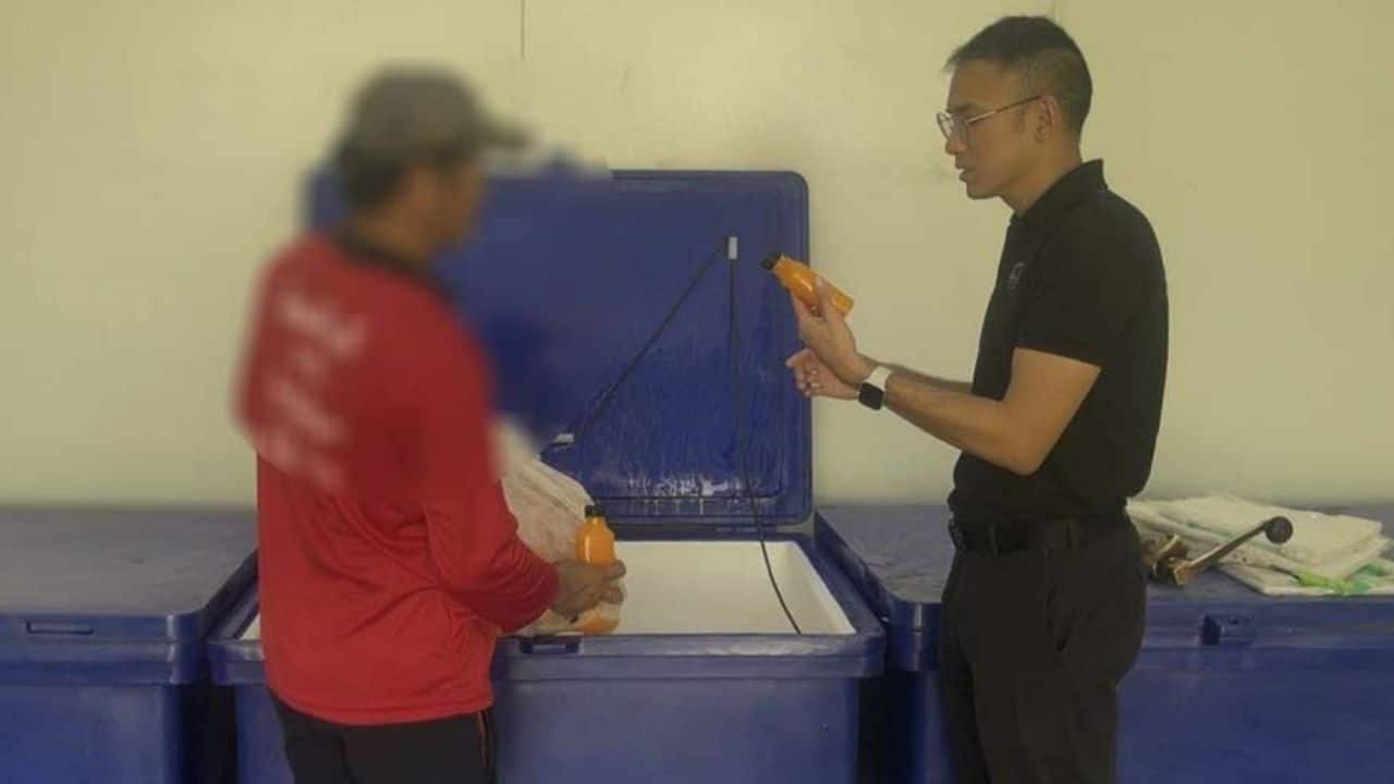 Mua nước cam ép sẵn trên đường, mẹ hốt hoảng khi thấy toàn cơ thể con trai xuất hiện dấu hiệu lạ - Ảnh 2.