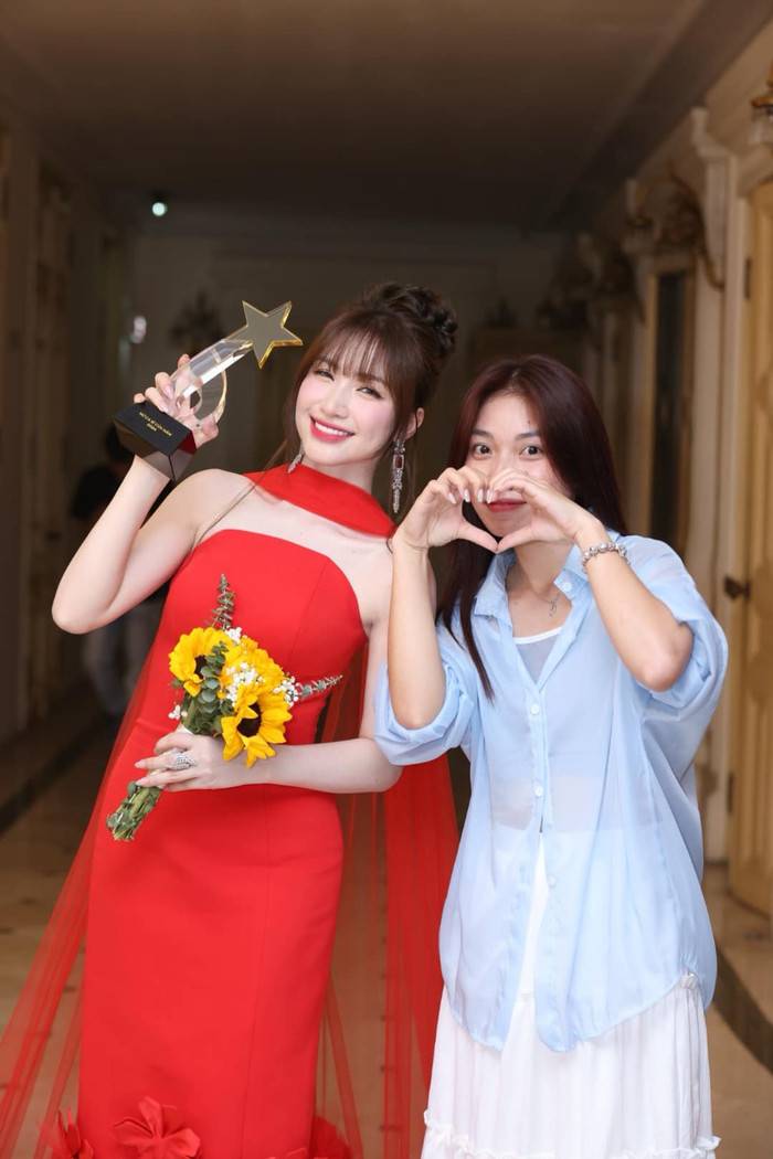 H&ograve;a Minzy c&ocirc;ng khai đời tư trợ l&yacute; 30 tuổi qu&ecirc; Long An: "Tốt nhất để c&ocirc; ta lấy chồng, sinh con" - Ảnh 3.