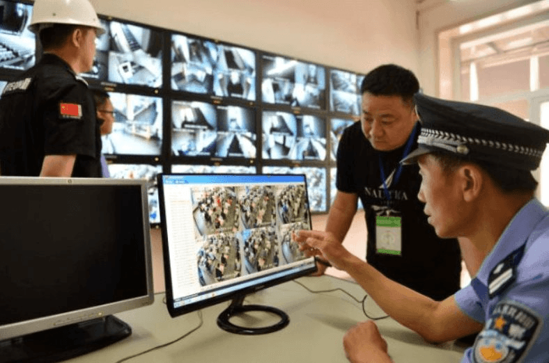 Nh&igrave;n Trung Quốc tr&ocirc;ng thi đại học cứ như "đ&aacute;nh trận" thế n&agrave;y, muốn "gian lận đạt điểm 10 To&aacute;n" c&ograve;n kh&oacute; hơn l&ecirc;n trời! - Ảnh 8.