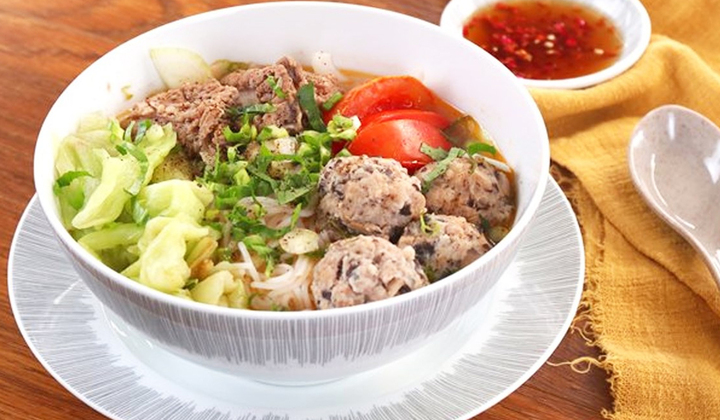 V&igrave; sao gọi l&agrave; b&uacute;n bung? &Yacute; nghĩa v&agrave; hương vị đặc trưng của m&oacute;n ăn - Ảnh 1.