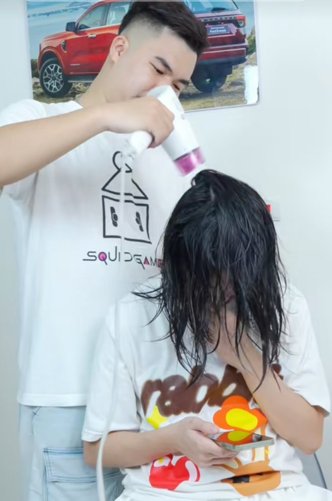 Anh chồng bước ra từ tiểu thuyết: Tự học make up để trang điểm cho vợ, m&agrave;n "lột x&aacute;c" của c&ocirc; vợ mới khiến hội chị em xu&yacute;t xoa- Ảnh 12.