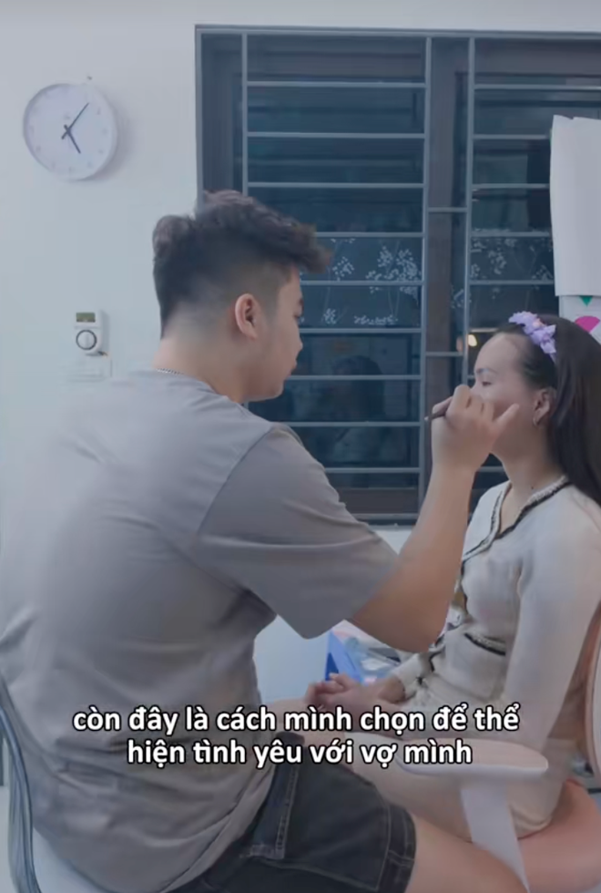 Anh chồng bước ra từ tiểu thuyết: Tự học make up để trang điểm cho vợ, m&agrave;n "lột x&aacute;c" của c&ocirc; vợ mới khiến hội chị em xu&yacute;t xoa- Ảnh 1.