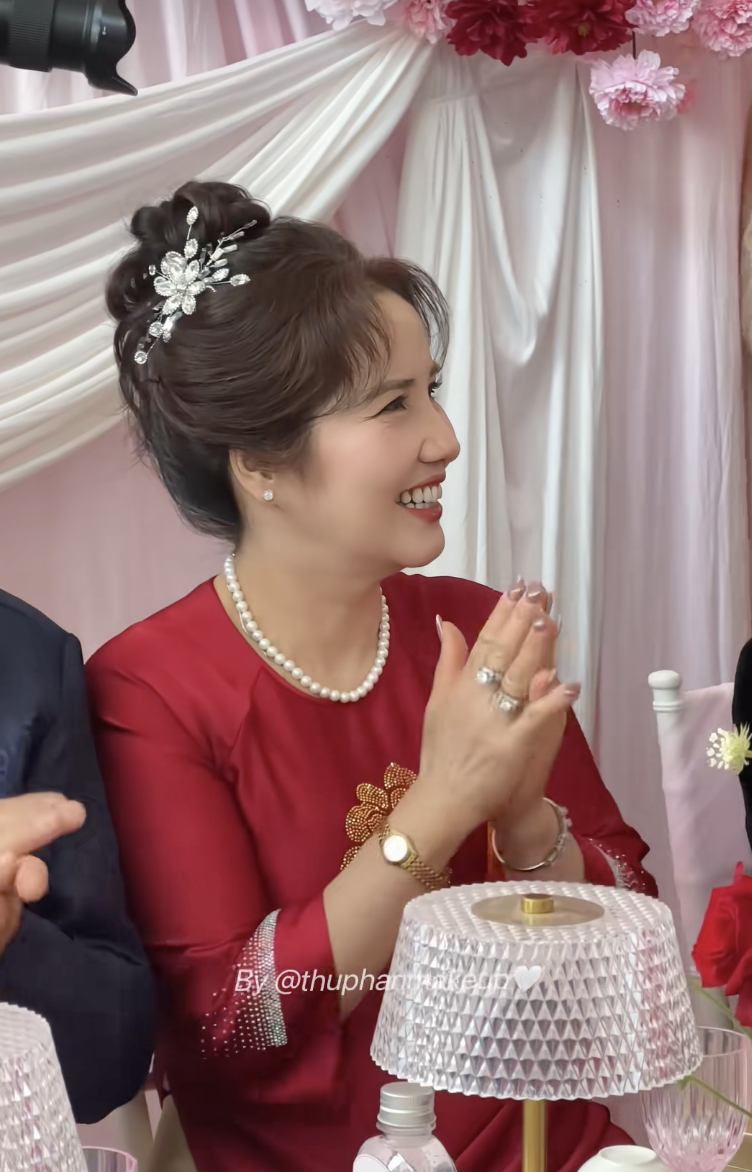 C&ocirc; d&acirc;u người Đức diện &aacute;o d&agrave;i Việt trong lễ cưới với ch&agrave;ng trai Cần Thơ, nhan sắc h&uacute;t 6 triệu người - Ảnh 5.