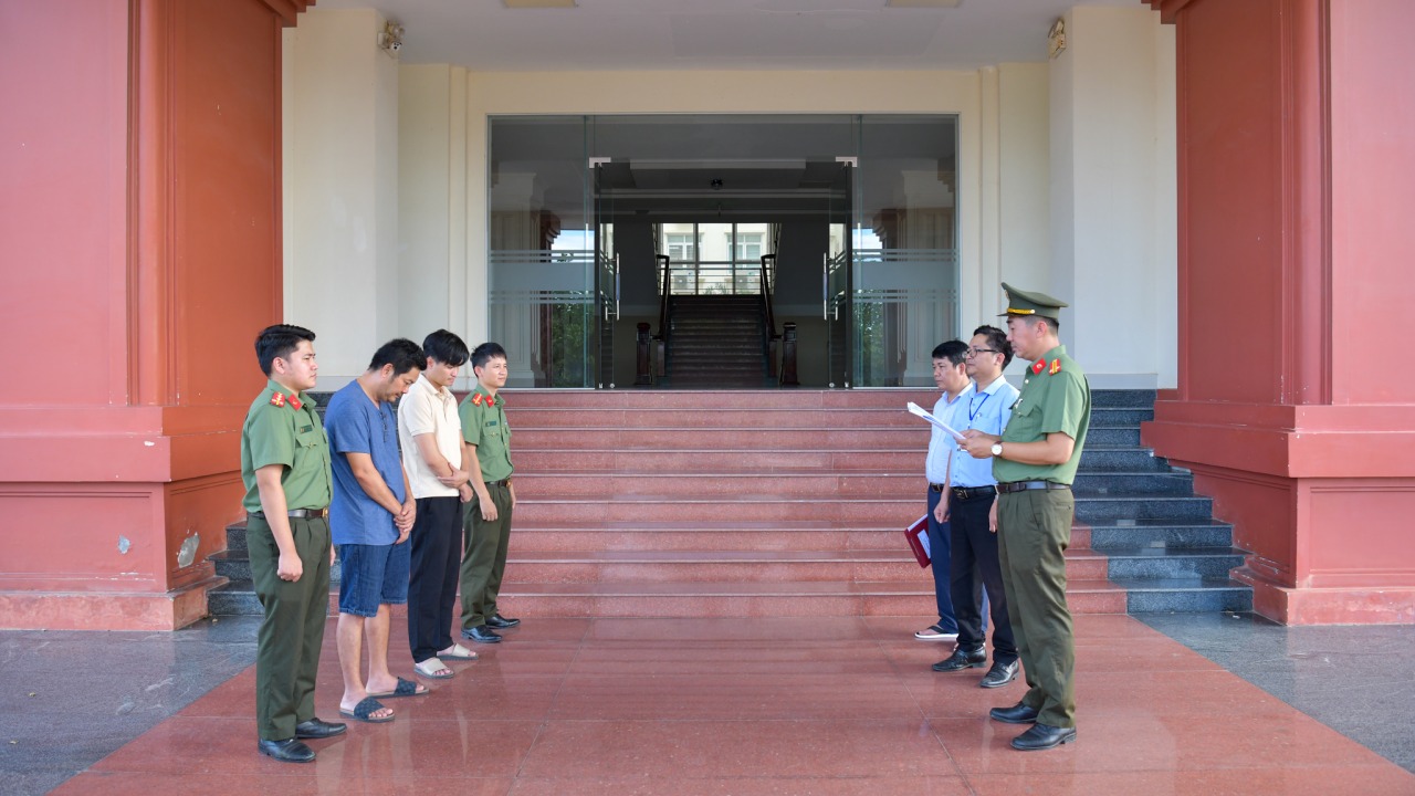 Ra quyết định khởi tố tài xế Nguyễn Phúc Ân SN 1993 - Ảnh 1.