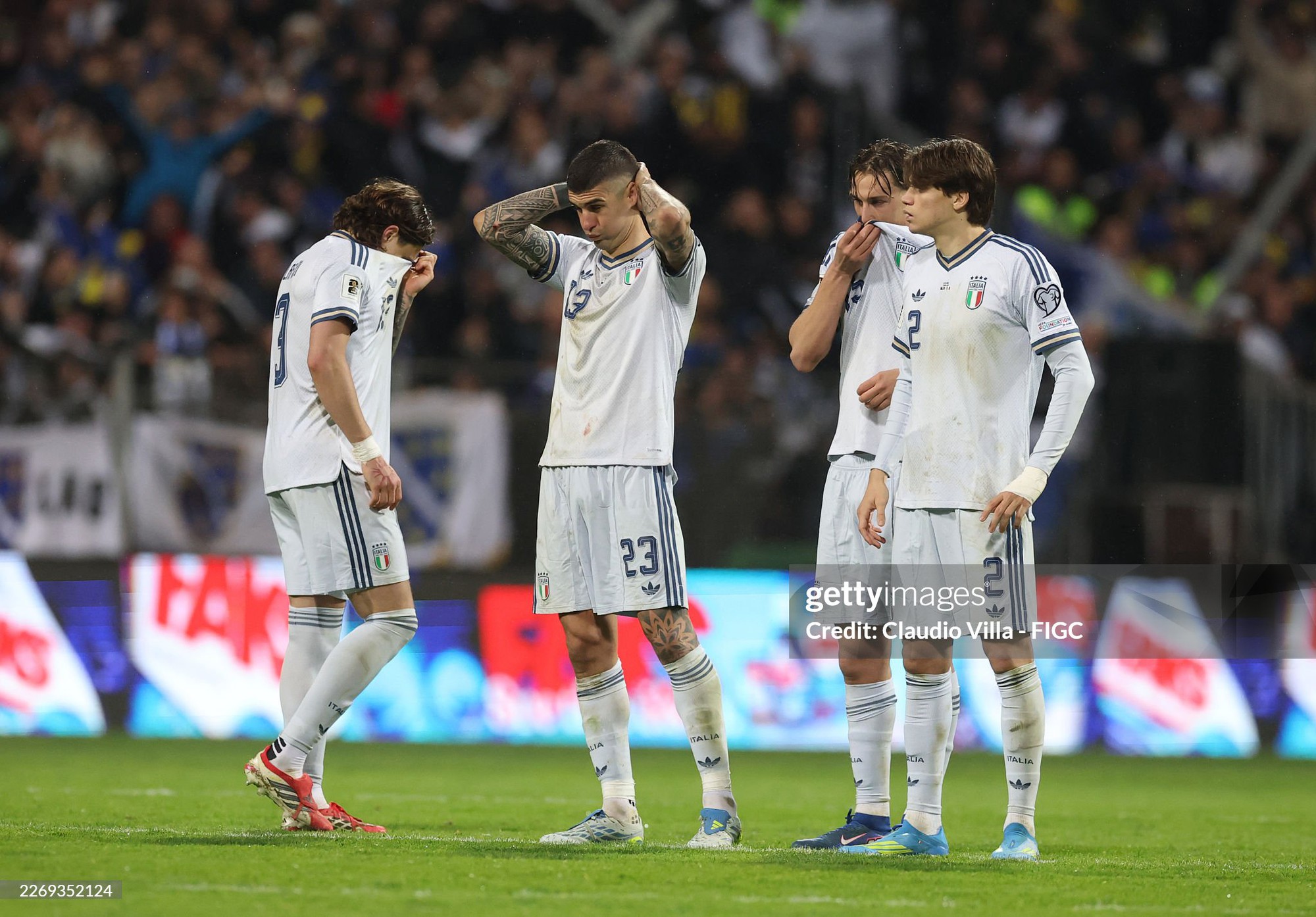 Giữa l&uacute;c cả thế giới s&ocirc;i sục v&igrave; World Cup, Italia lại lặng lẽ trượt v&eacute; một World Cup kh&aacute;c - Ảnh 1.