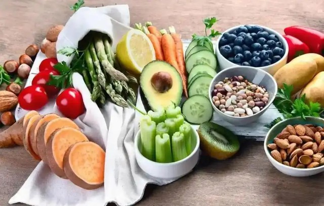 Mỡ m&aacute;u từ 7,1 xuống c&ograve;n 1,4 sau v&agrave;i th&aacute;ng: Người đ&agrave;n &ocirc;ng 54 tuổi tiết lộ 3 th&oacute;i quen bỏ c&agrave;ng sớm, mạch m&aacute;u c&agrave;ng "dễ thở" - Ảnh 2.