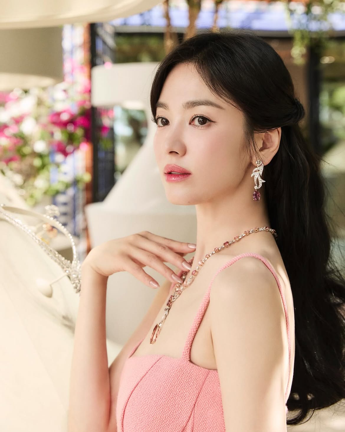 Song Hye Kyo c&oacute; chỗ dựa mới - Ảnh 3.
