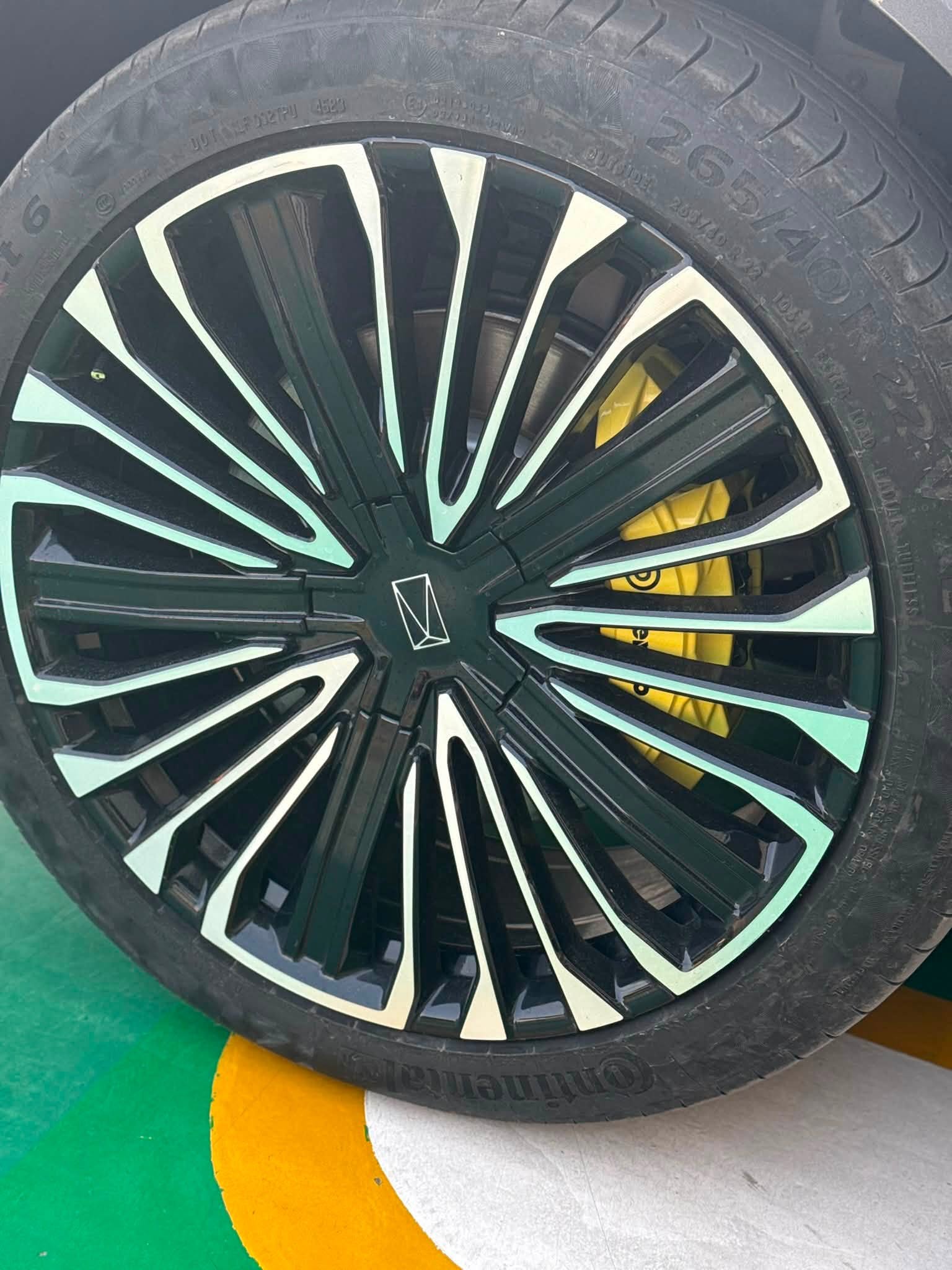 SUV điện Avatr 11 đầu ti&ecirc;n xuất hiện ở H&agrave; Nội: D&agrave;i hơn Palisade, sạc 10 ph&uacute;t đi được 200 km, nội thất 'ngập' m&agrave;n h&igrave;nh - Ảnh 4.