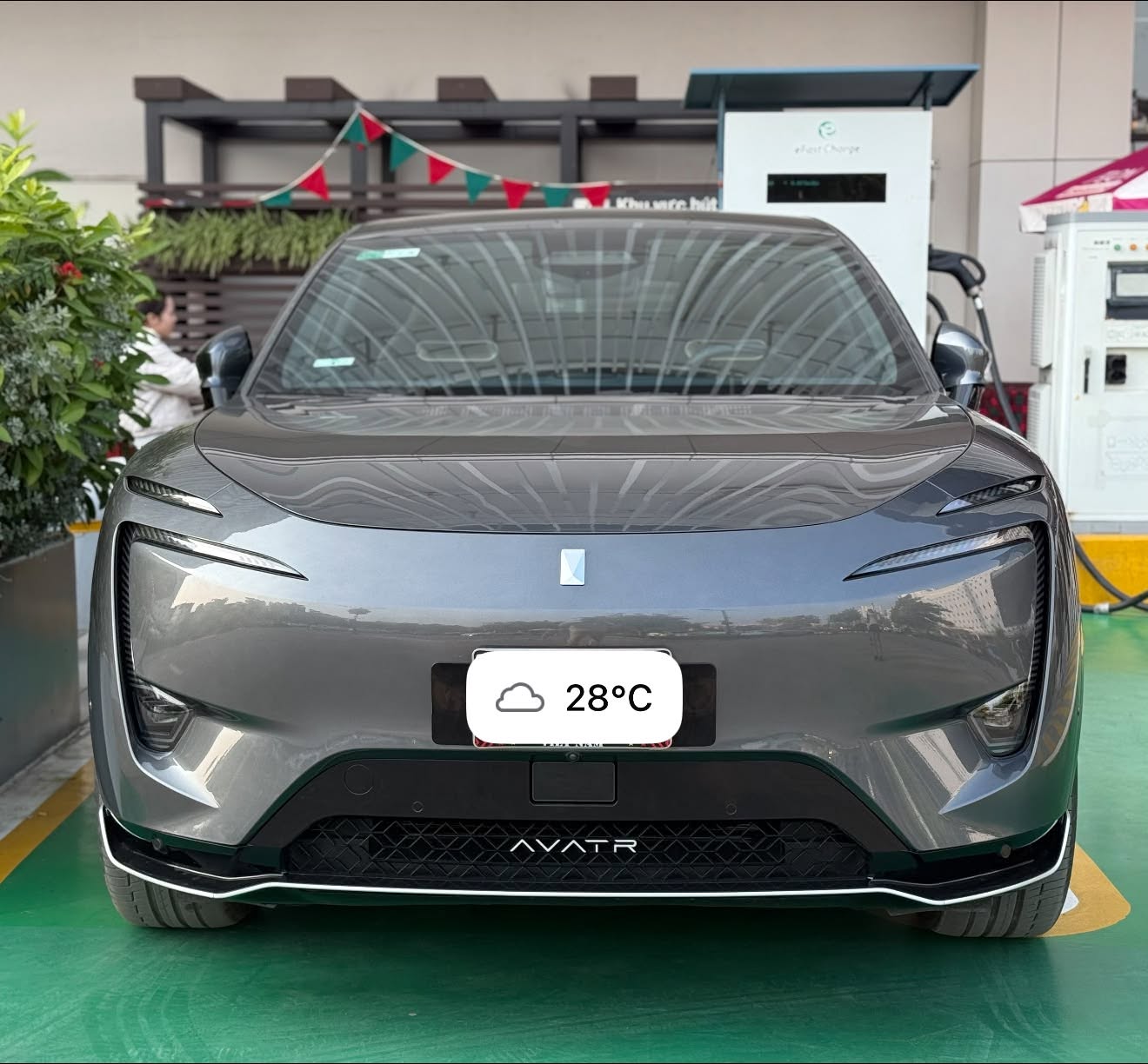 SUV điện Avatr 11 đầu ti&ecirc;n xuất hiện ở H&agrave; Nội: D&agrave;i hơn Palisade, sạc 10 ph&uacute;t đi được 200 km, nội thất 'ngập' m&agrave;n h&igrave;nh - Ảnh 2.