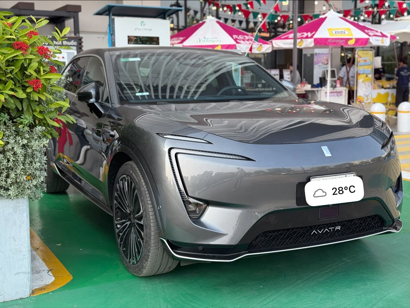 SUV điện Avatr 11 đầu ti&ecirc;n xuất hiện ở H&agrave; Nội: D&agrave;i hơn Palisade, sạc 10 ph&uacute;t đi được 200 km, nội thất 'ngập' m&agrave;n h&igrave;nh - Ảnh 5.