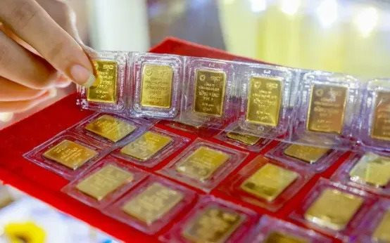 Người mua v&agrave;ng lỗ nặng 4,5 triệu đồng/lượng chỉ sau một tuần, cả thị trường &ldquo;n&iacute;n thở&rdquo; chờ  b&aacute;o c&aacute;o từ Mỹ