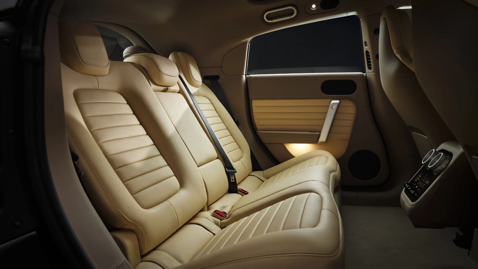 Sếp Ferrari ngỡ ngàng trước phản ứng của thị trường với siêu xe mới dù đã chuẩn bị tinh thần từ trước - Ảnh 8.