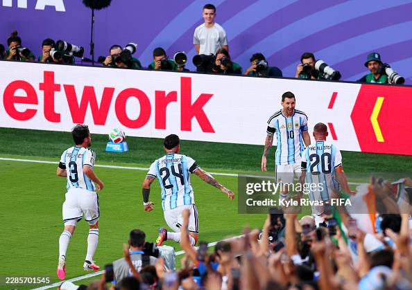 DIỄN BIẾN Argentina 1-0 Thụy Sĩ: Messi lại kiến tạo, Thụy Sĩ gặp vô vàn khó khăn - Ảnh 1.