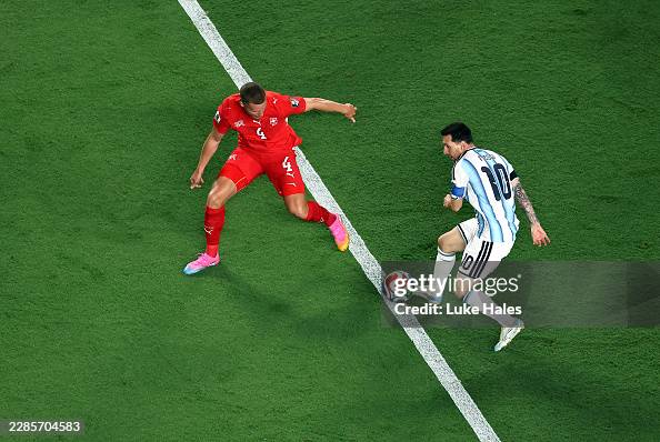 DIỄN BIẾN Argentina 1-1 Thụy Sĩ: Sau tấm thẻ đỏ v&igrave; lỗi ăn vạ, 2 đội k&eacute;o nhau v&agrave;o hiệp phụ - Ảnh 4.